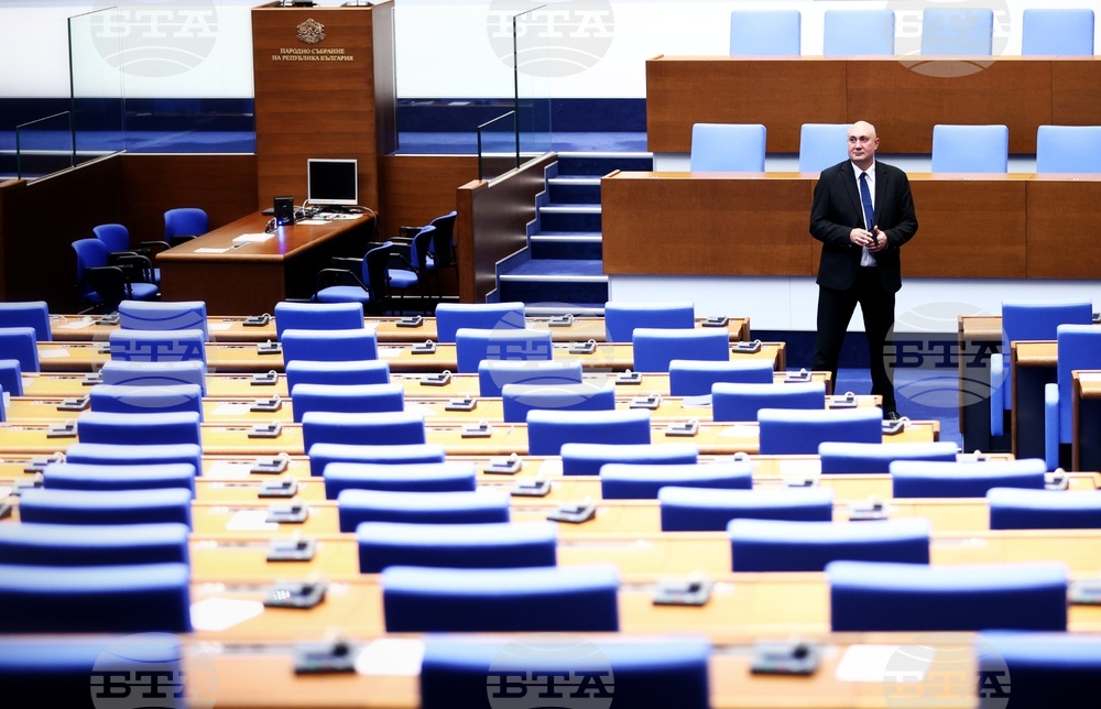 Парламентът ще направи трети опит за тази седмица да заседава