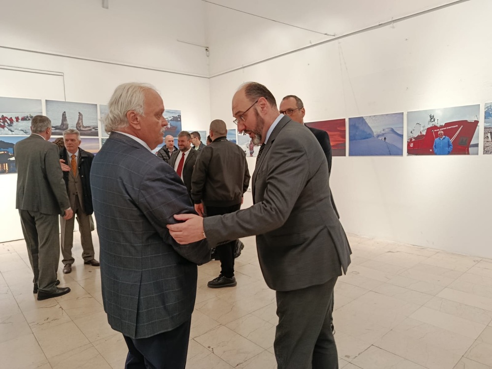 Photo Exhibition and Book on Bulgarian Antarctic Expedition Presented in Academy of Fine Arts in Sarajevo