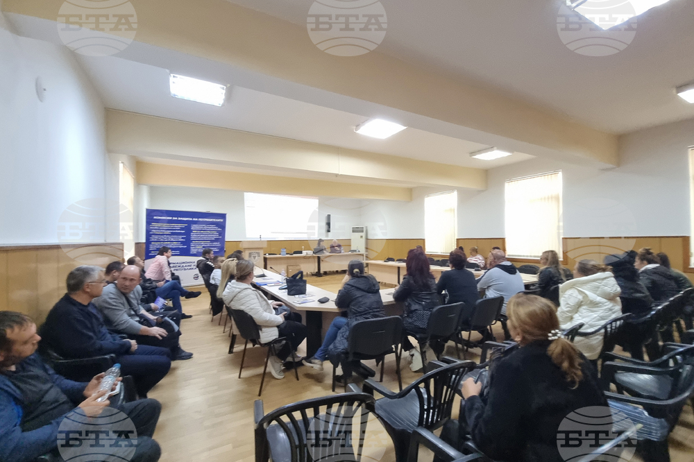 Currency Conversion, Sanctions for Trader Violations, Prices Discussed at Euro Information Meeting in Four Towns