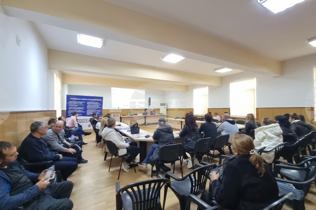 Currency Conversion, Sanctions for Trader Violations, Prices Discussed at Euro Information Meeting in Four Towns
