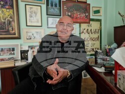 Авторът Богдана Костуркова и режисьорът Калин Сърменов представят „Политическо сатирично кабаре – 2025. В името на народа!“, снимка – Даниел Димитров/БТА