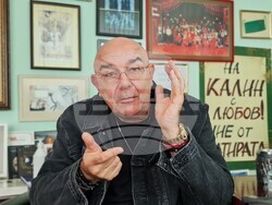 Авторът Богдана Костуркова и режисьорът Калин Сърменов представят „Политическо сатирично кабаре – 2025. В името на народа!“, снимка – Даниел Димитров/БТА