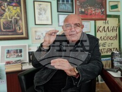 Авторът Богдана Костуркова и режисьорът Калин Сърменов представят „Политическо сатирично кабаре – 2025. В името на народа!“, снимка – Даниел Димитров/БТА