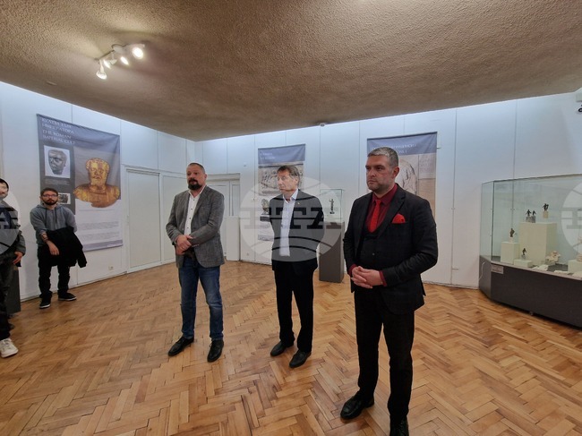 В Регионалния исторически музей в Перник беше представена изложбата „Богове и светилища в Римска Тракия“
