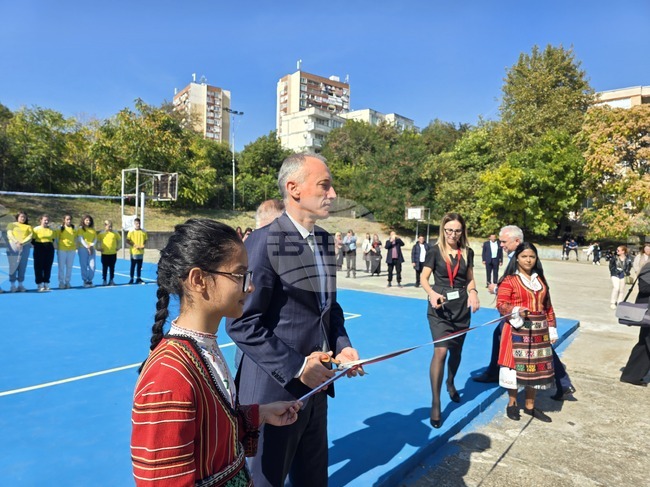 Министърът на образованието и науката Красимир Вълчев се срещна с педагогически специалисти от община Сандански