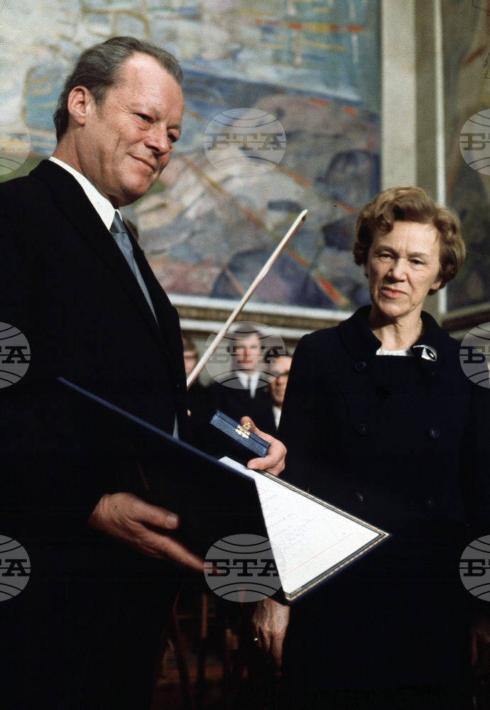 На 20 октомври 1971 г. Вили Бранд е удостоен с Нобелова награда за мир