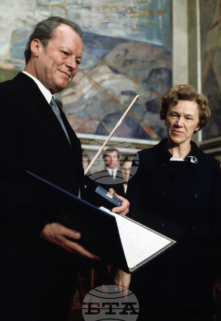 На 20 октомври 1971 г. Вили Бранд е удостоен с Нобелова награда за мир