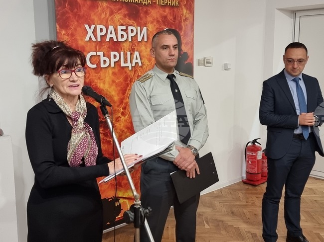 Перник отбеляза 100 години от създаването на пожарната си команда с изложба и награждаване на деца