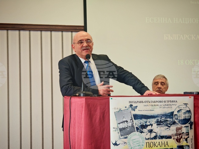 Адвокатите не само съветват и защитават, те са призовани да обсъждат всички обществено наболели въпроси, каза Евгени Попов, председател на Адвокатска колегия – Габрово