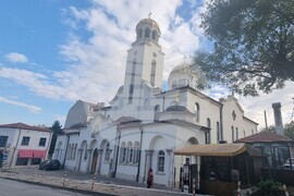 Шумен - църква "Свети Три Светители“ - неделна служба