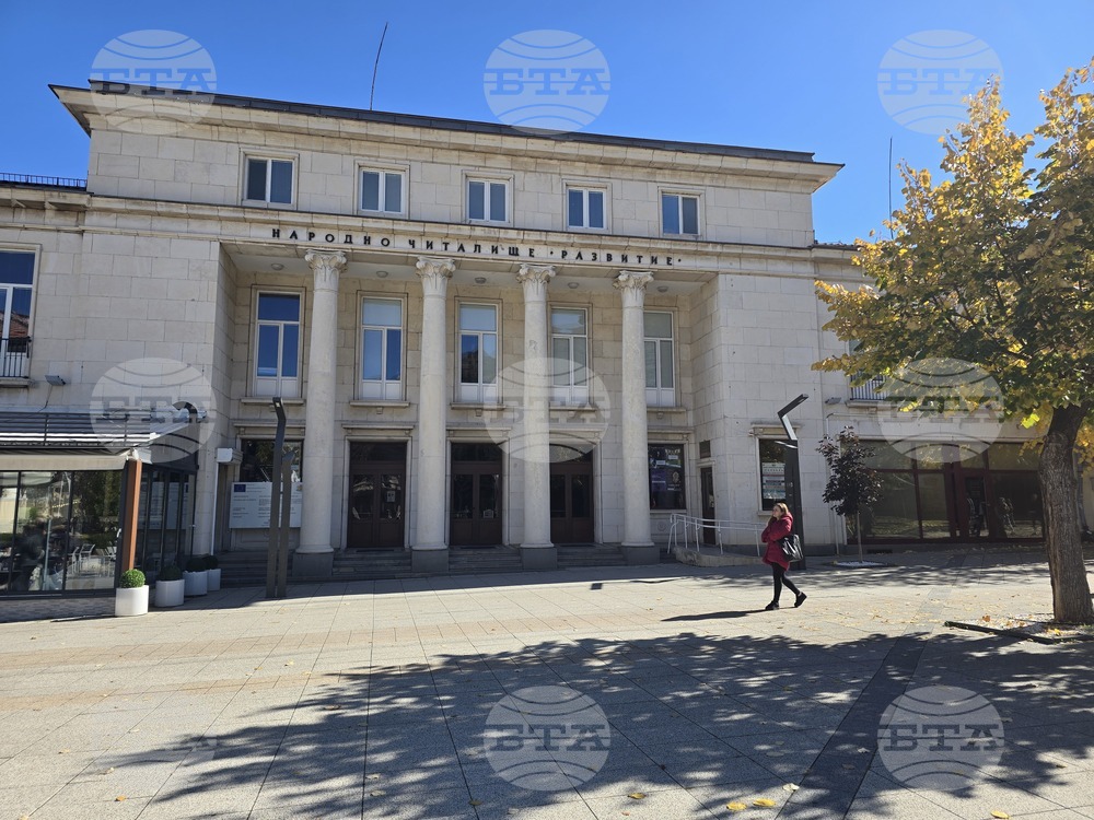 Александра Сърчаджиева и Филип Буков представят във Враца комедията „Отворена брачна двойка“