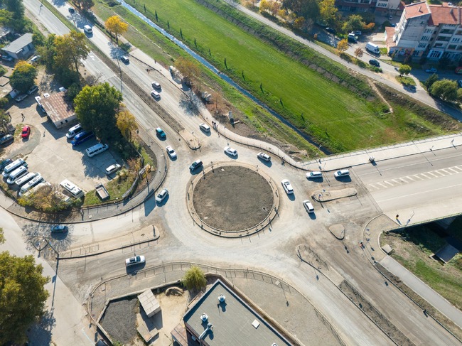 Съкращават срока за затваряне на възлово кръстовище в Ямбол, което се преобразува в кръгово движение