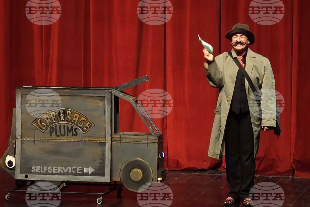 International Ankara Puppet Festival Kicks Off with Bulgarian Monodrama "Plums For Garbage"