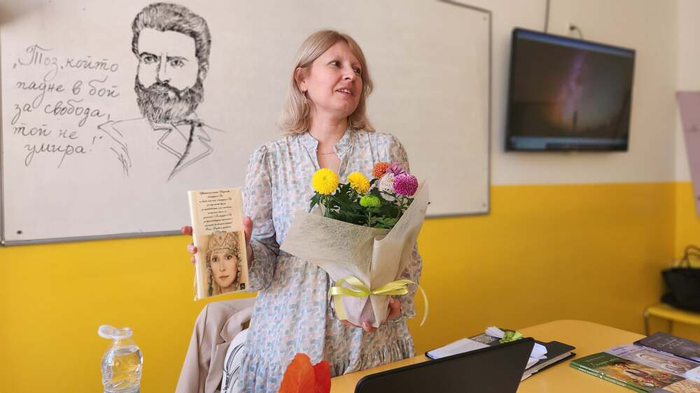 Писателката Ивелина Радионова поведе млади хора от Търговище на пътешествие през времето
