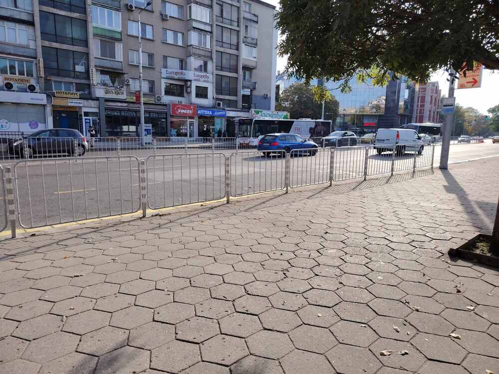 Монтираха нови преградни пана на ключови булеварди в Пловдив