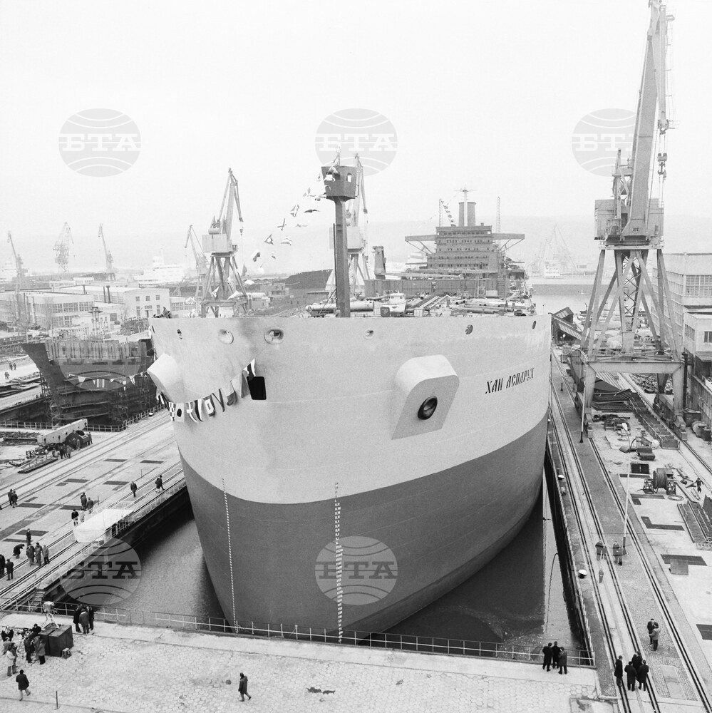 На 27 октомври 2001 година избухва пожар на българския танкер „Хан Аспарух“