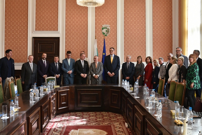Sliven Signs Twinning Agreement with Serbian Town of Nis
