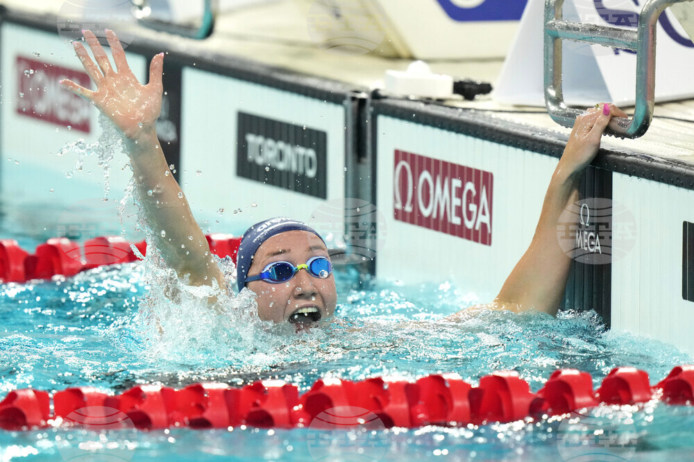 Пет световни рекорда бяха поставени на Световната купа по плуване в 25-метров басейн в Канада