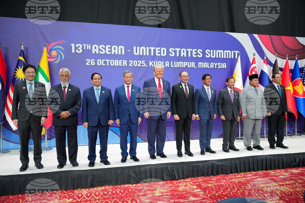 САЩ "са 100 процента" с вас, заяви Тръмп пред лидерите от Югоизточна Азия