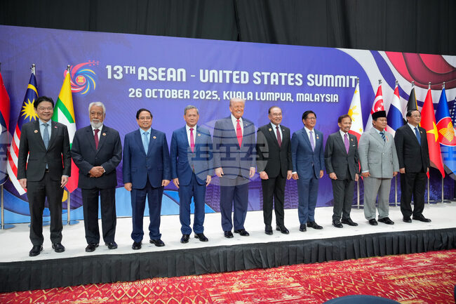 САЩ "са 100 процента" с вас, заяви Тръмп пред лидерите от Югоизточна Азия