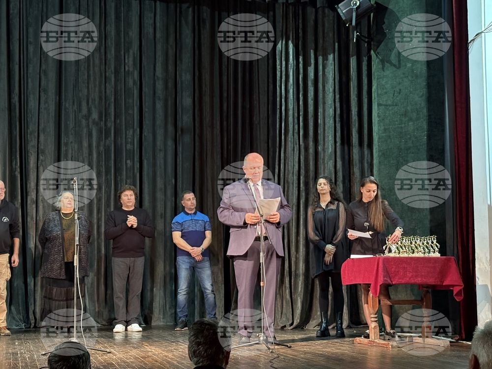 Любителска трупа от Ябланица взе Голямата награда от Националния театрален фестивал в Самоков