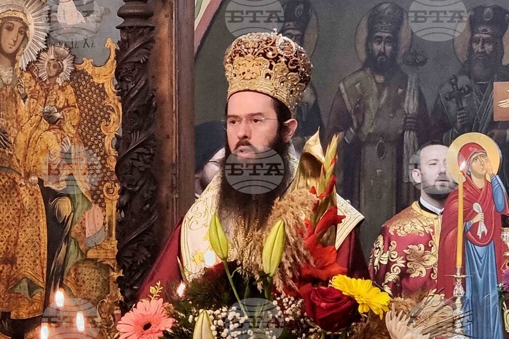 На празника на Сливен - Димитровден, митрополит Арсений акцентира върху духовните устои на християнското семейство