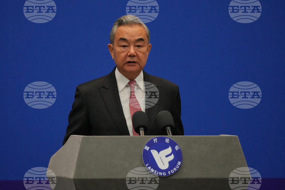 Китайският външен министър разговаря по телефона с Марко Рубио преди срещата между Тръмп и Си