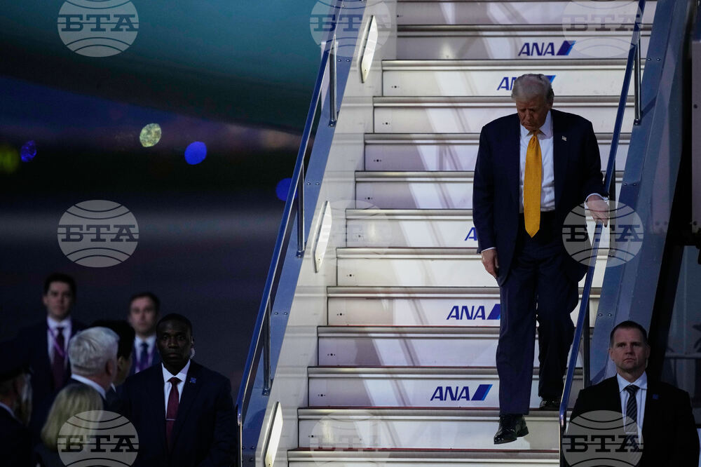 Тръмп пристигна в Япония, която е втора спирка от азиатската му обиколка