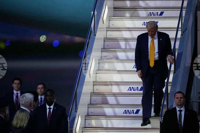 Тръмп пристигна в Япония, която е втора спирка от азиатската му обиколка