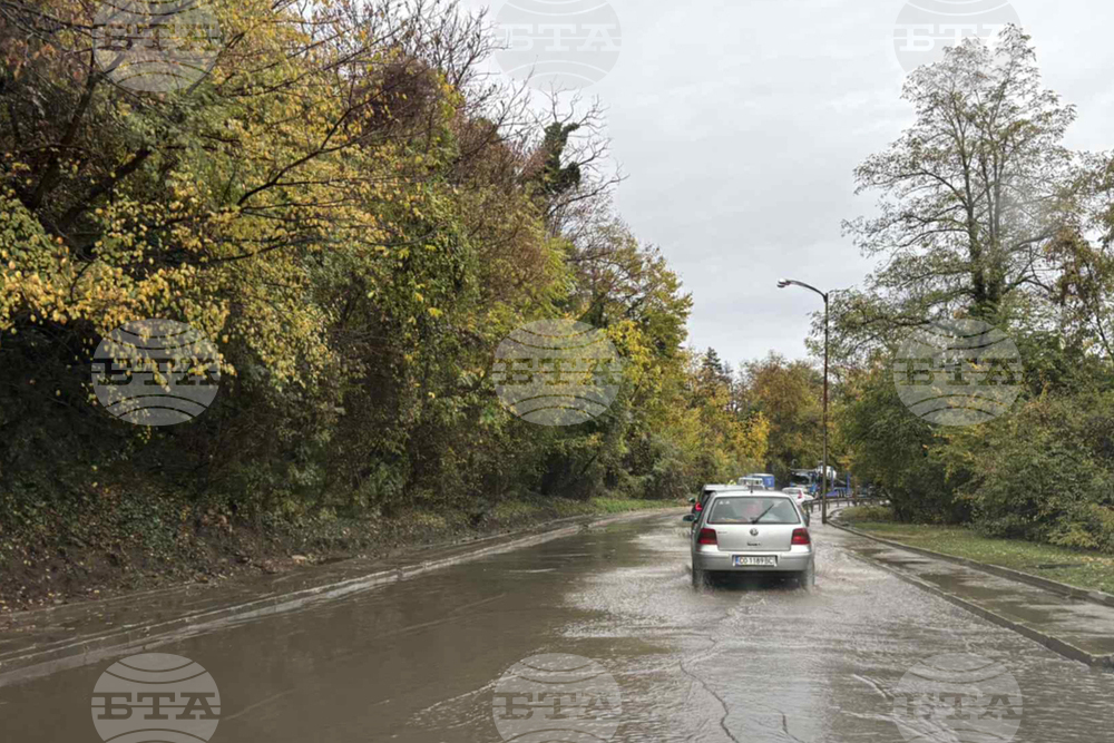 Възстановено е движението в участъка в кв. "Панчарево", който беше затворен заради наводнение