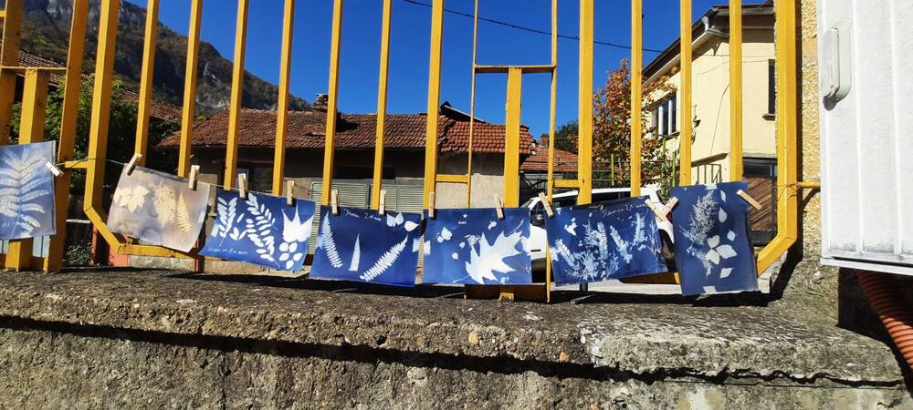 Деца и възрастни създават творби с фотографска техника на близо два века по време на арт пленер в Тетевен