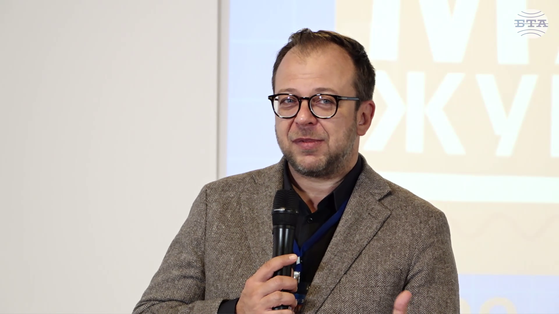 Обученията за млади журналисти на БТА и ЕП са изключително полезни, каза Теодор Стойчев, ръководител на Бюрото на Европейския парламент Обученията за млади журналисти на БТА и ЕП са изключително полезни, каза Теодор Стойчев, ръководител на Бюрото на Европейския парламент