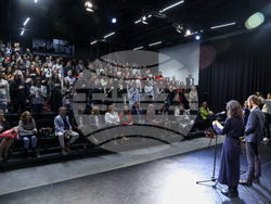 РУО-София - ключ на знанието - учители - връчване