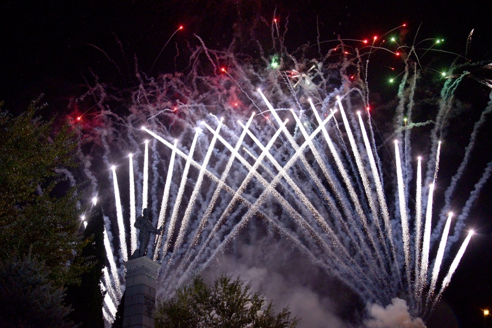 Сливен посрещна Димитровден с много музика, усмивки, цвят и настроение