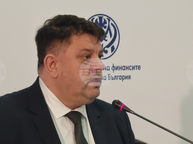 Наличието на стабилност в държавата е важно за безпроблемното въвеждане на еврото, каза вицепремиерът Атанас Зафиров в Кюстендил