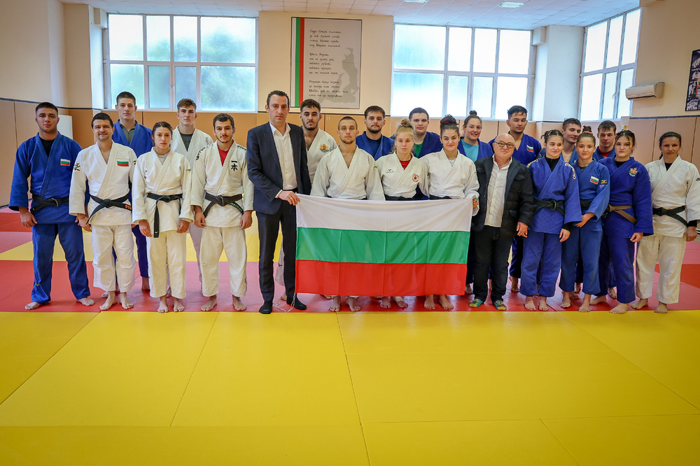 Министър Пешев пожела успех на българските джудисти преди Европейското първенство до 23 години