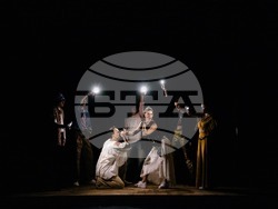 „Фейк" от Лиза Шопова, информират от театър „Българска армия“, снимки – театър „Българска армия“/ Борис Урумов