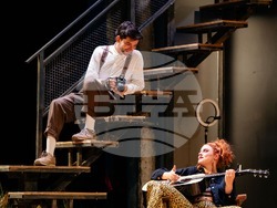 „Фейк" от Лиза Шопова, информират от театър „Българска армия“, снимки – театър „Българска армия“/ Борис Урумов