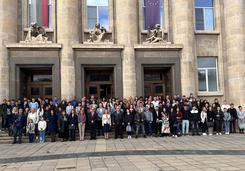 Община Русе: С Ден на отворените дни бяха отбелязани 85 г. от откриването на Съдебната палата