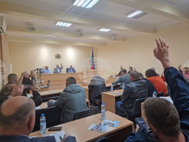 Приемане на Етичен кодекс, отпускане на безлихвен заем и актуализация на заплати бяха сред темите на заседанието на Общинския съвет в Исперих