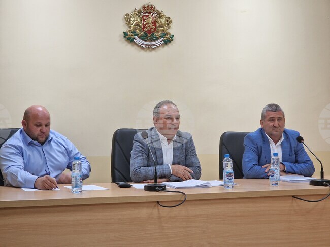 В Исперих и населените места в общината има 56 фотоволтаични електроцентрали с общ капацитет 2,726 MW