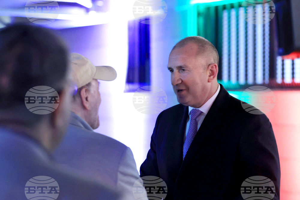 President Holds Meeting with Bulgarian Community in Riyadh