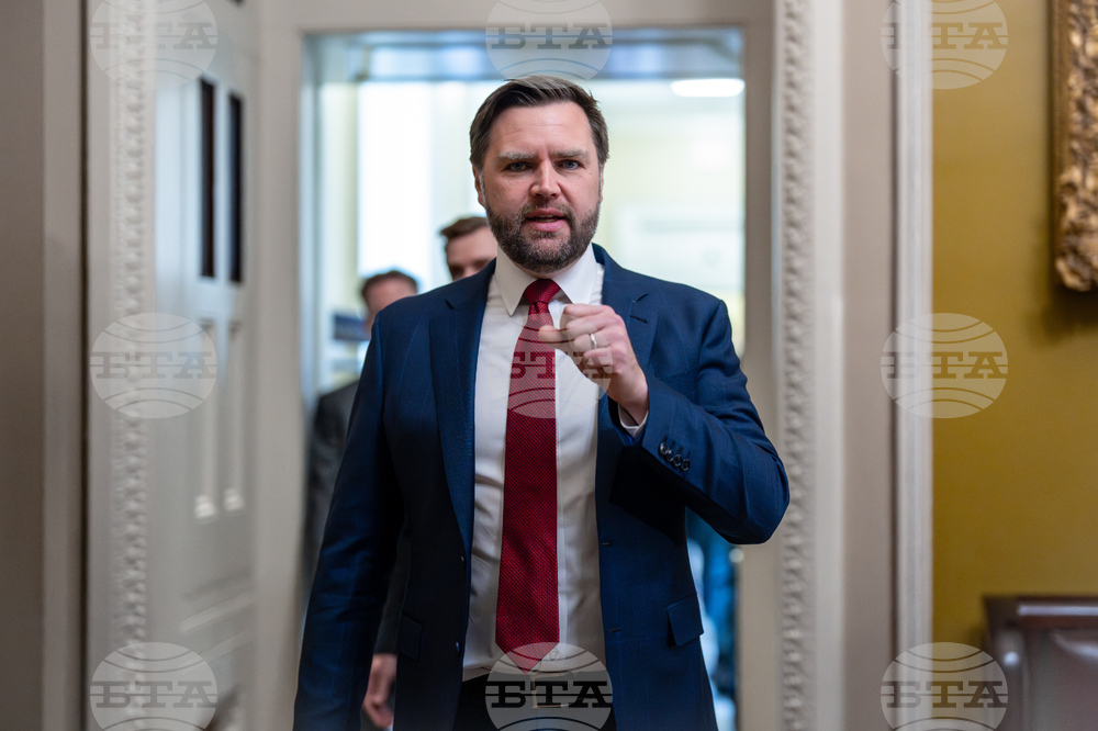 Вицепрезидентът на САЩ заяви, че военните ще получат заплати, докато натискът върху Конгреса да прекрати частичното спиране на дейността на правителството нараства