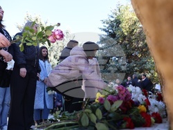 Молдова - Ден на бесарабските българи - паметник - цветя