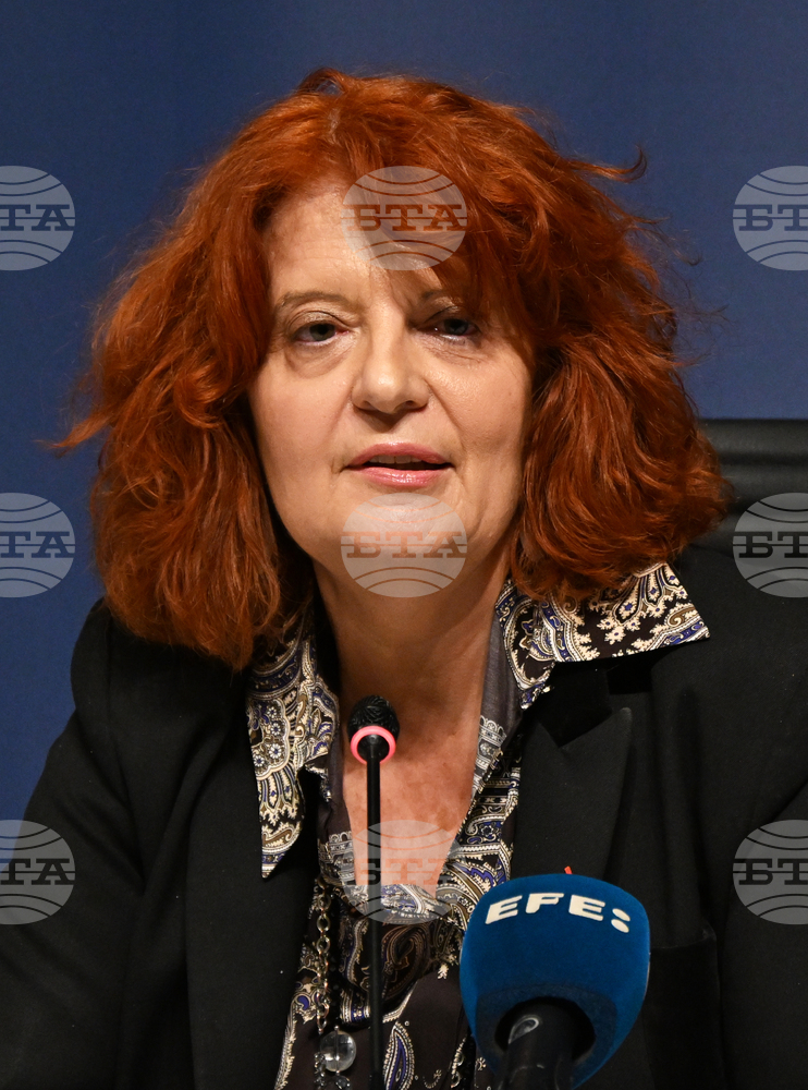 Бижутата, откраднати от Лувъра, все още не са намерени, каза прокурорът на Париж Лор Бекюо