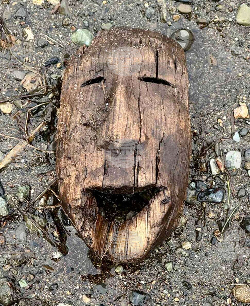 Открити са около хиляда артефакта от археологически разкопки в Югозападна Аляска, разпръснати от бурята през октомври