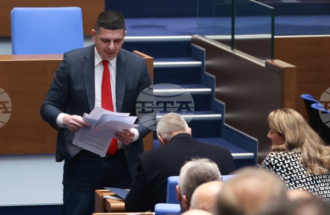 Пеевски видя Борисов да подписва оставката на Антон Славчев и показа снимките от Пазарджик, каза Ивайло Мирчев от ПП-ДБ