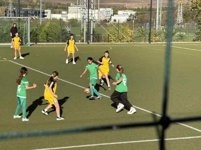 Община Разград: Оспорвани мачове и над 70 гола в общинския кръг по футбол от „Ученически игри 2025/26 г.“