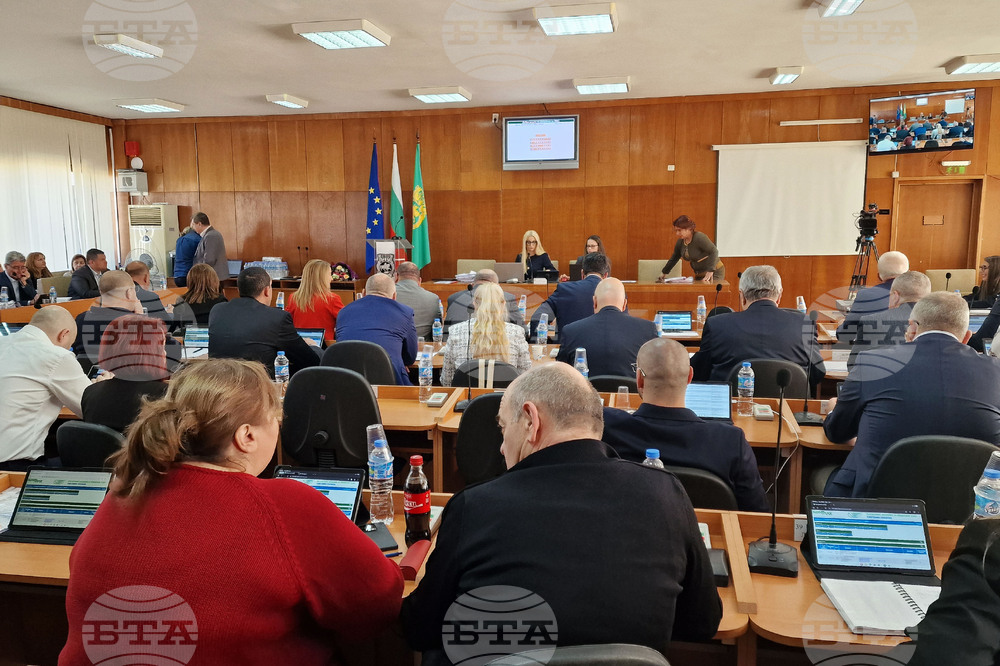 Общинските съветници и кметът на Шумен проф. Христо Христов дискутираха сключените от Община Шумен договори за информационно обслужване