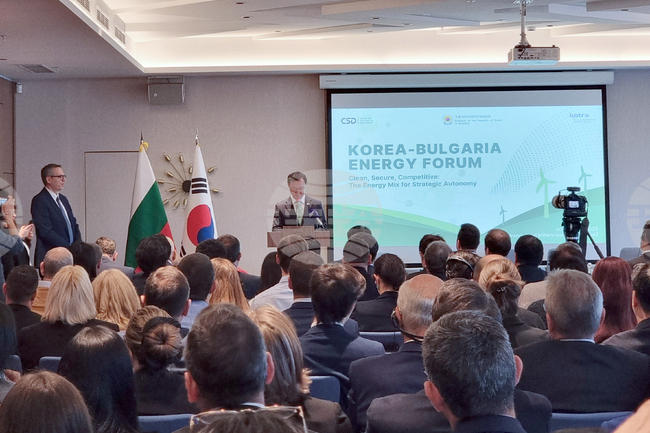 Република Корея върви към въглеродна неутралност, задвижвана от иновации, каза посланик Донг-бе Ким на корейско-български енергиен форум